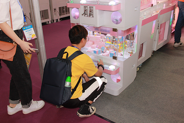 四人娃娃機(jī) 四人娃娃機(jī)