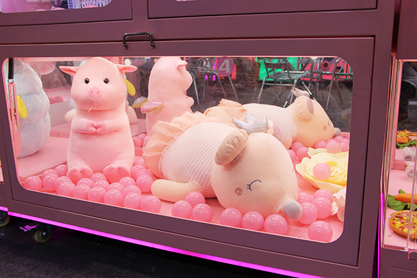 大型娃娃機(jī)<a href='/jiandaoji.htm' class='keys' title='點擊查看關(guān)于剪刀機(jī)的相關(guān)信息' target='_blank'>剪刀機(jī)</a> 大型娃娃機(jī)剪刀機(jī)