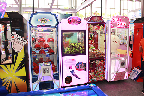 娃娃機(jī)<a href='/jiandaoji.htm' class='keys' title='點擊查看關(guān)于剪刀機(jī)的相關(guān)信息' target='_blank'>剪刀機(jī)</a> 娃娃機(jī)剪刀機(jī)