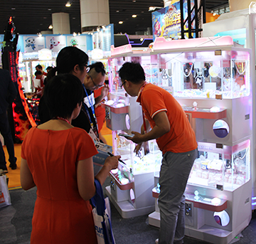 【立而方】穩(wěn)賺不賠的小生意，抓娃娃機的火爆發(fā)展史