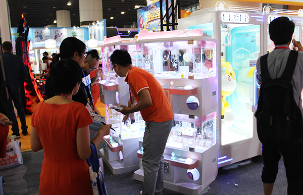 四人<a href='/wwj.htm' class='keys' title='點擊查看關(guān)于娃娃機的相關(guān)信息' target='_blank'>娃娃機</a> 四人娃娃機