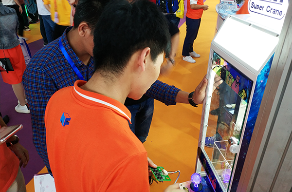 迷你<a href='/wwj.htm' class='keys' title='點(diǎn)擊查看關(guān)于娃娃機(jī)的相關(guān)信息' target='_blank'>娃娃機(jī)</a> 迷你娃娃機(jī)