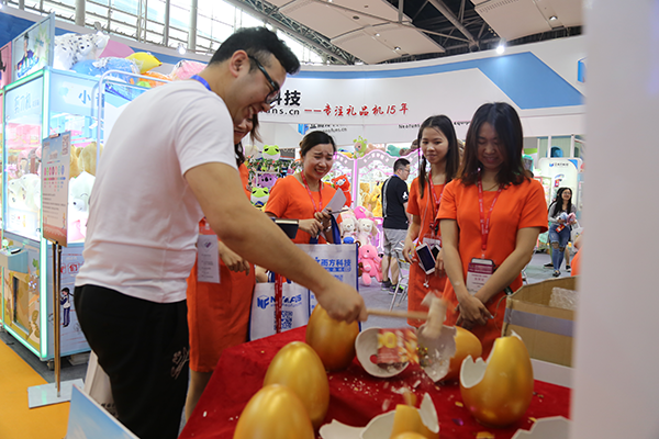 抓娃娃機 抓<a href='/wwj.htm' class='keys' title='點擊查看關(guān)于娃娃機的相關(guān)信息' target='_blank'>娃娃機</a>