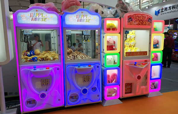 抓娃娃機 抓<a href='/wwj.htm' class='keys' title='點擊查看關于娃娃機的相關信息' target='_blank'>娃娃機</a>
