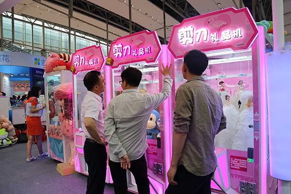 娃娃機(jī)剪刀機(jī) 娃娃機(jī)<a href='/jiandaoji.htm' class='keys' title='點(diǎn)擊查看關(guān)于剪刀機(jī)的相關(guān)信息' target='_blank'>剪刀機(jī)</a>