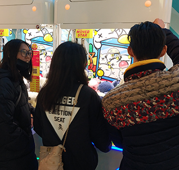 【立而方】在花了一萬(wàn)塊玩抓娃娃機(jī)后，我意識(shí)到了問題的嚴(yán)重性