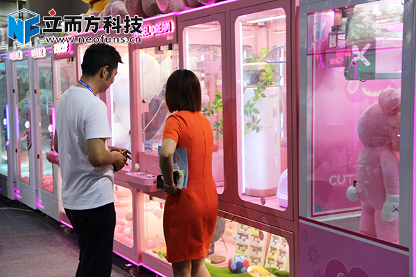 立而方娃娃機(jī)<a href='/jiandaoji.htm' class='keys' title='點(diǎn)擊查看關(guān)于剪刀機(jī)的相關(guān)信息' target='_blank'>剪刀機(jī)</a> 立而方娃娃機(jī)剪刀機(jī)