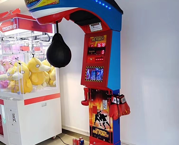 【立而方】帶上手套打拳擊，龍拳機(jī)幫助公交司機(jī)釋放壞情緒