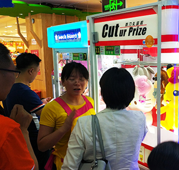 【立而方】疫情隔離，你永遠(yuǎn)不知道娃娃機(jī)還能這樣玩！