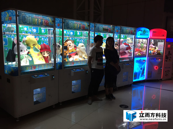 大型剪刀<a href='/wwj.htm' class='keys' title='點(diǎn)擊查看關(guān)于娃娃機(jī)的相關(guān)信息' target='_blank'>娃娃機(jī)</a> 大型剪刀娃娃機(jī)