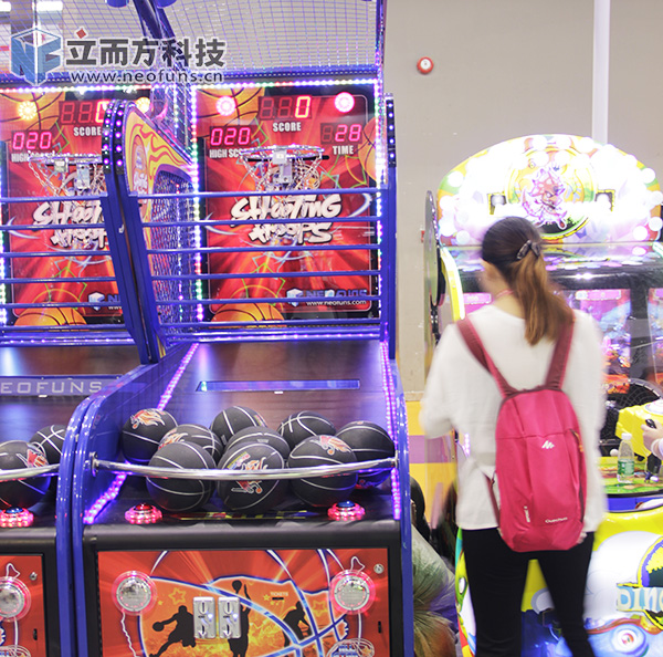 立而方籃球機(jī)廠家