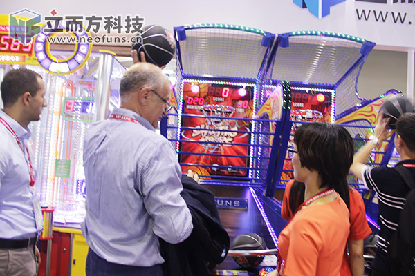 立而方籃球機(jī)公司